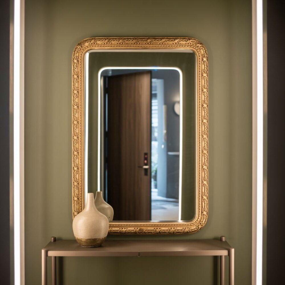 Ozdobne lustro do korytarza