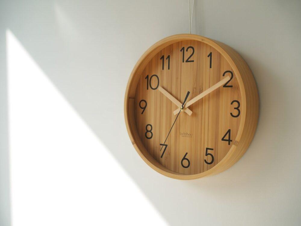 bambusowy zegar ścienny