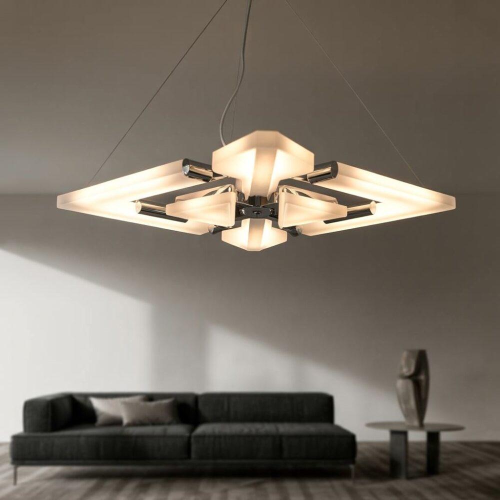 intensywne światło w salonie